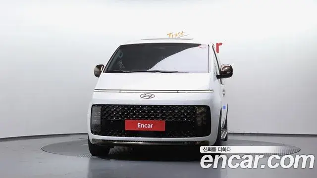 Hyundai Staria 2023 — Photo 35/36