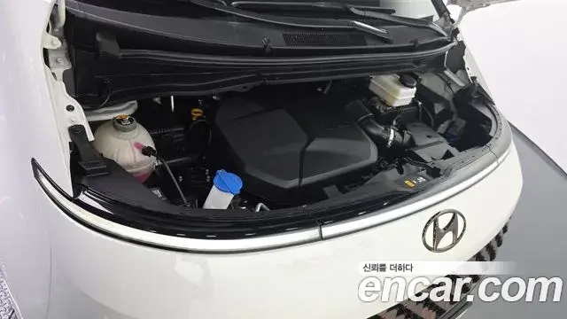 Hyundai Staria 2023 — Photo 32/36