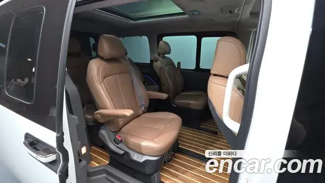 Hyundai Staria 2023 — Photo 25/36