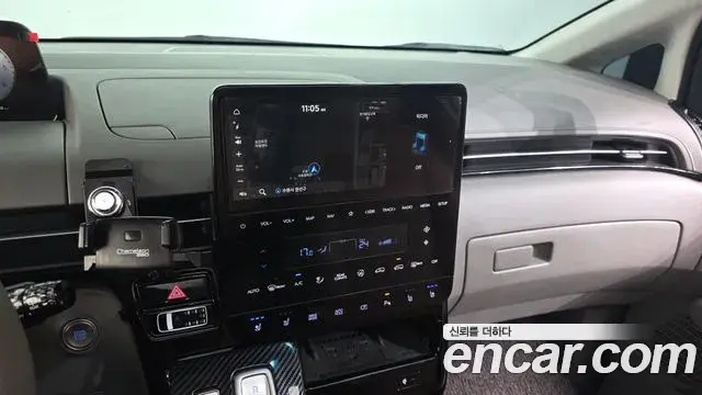 Hyundai Staria 2023 — Photo 18/36