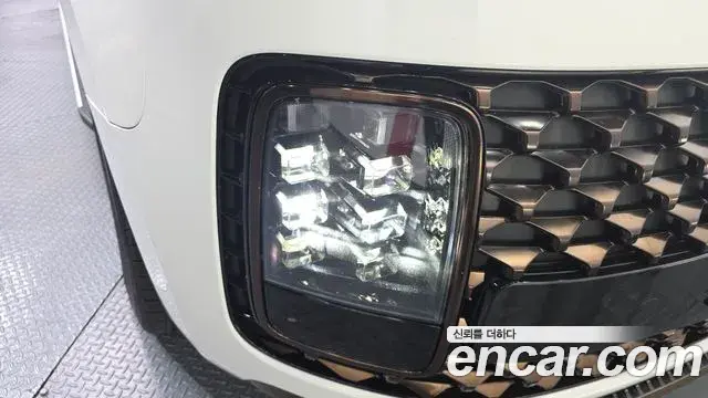 Hyundai Staria 2023 — Photo 5/36