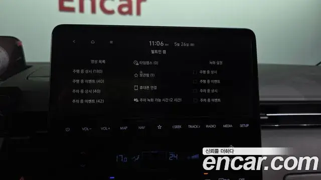 Hyundai Staria 2023 — Photo 6/36