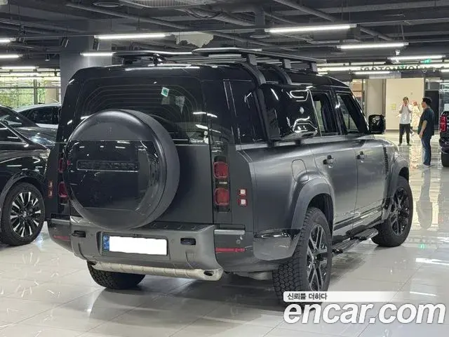 Land Rover Defender 2024 — Photo 2/19