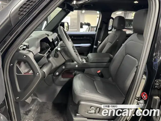 Land Rover Defender 2024 — Photo 12/19