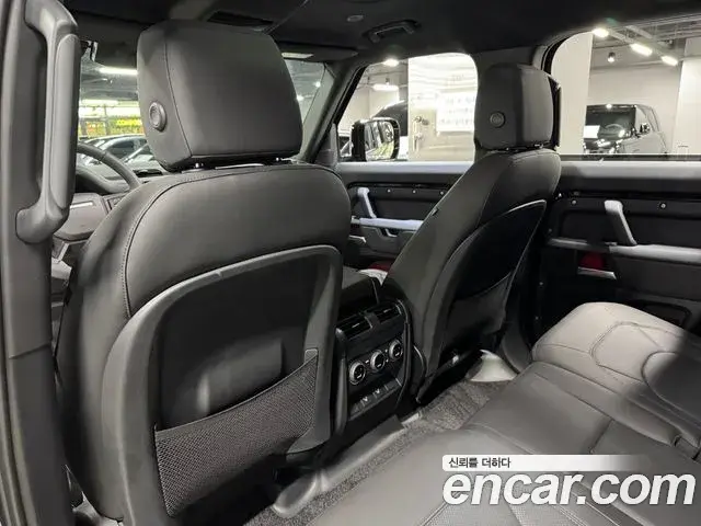 Land Rover Defender 2024 — Photo 11/19