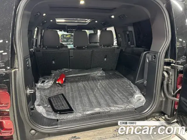 Land Rover Defender 2024 — Photo 14/19