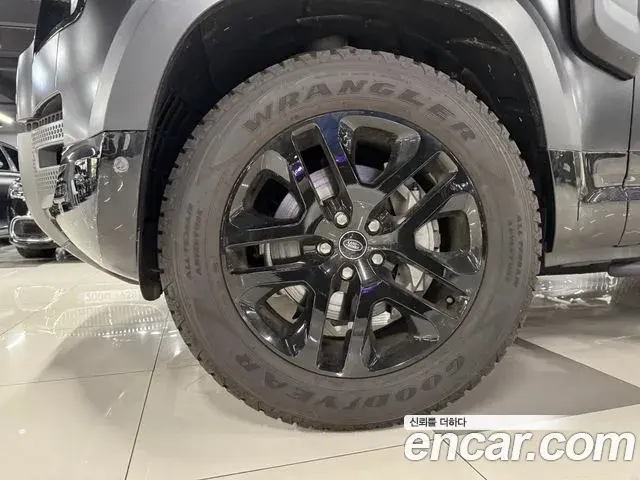 Land Rover Defender 2024 — Photo 16/19