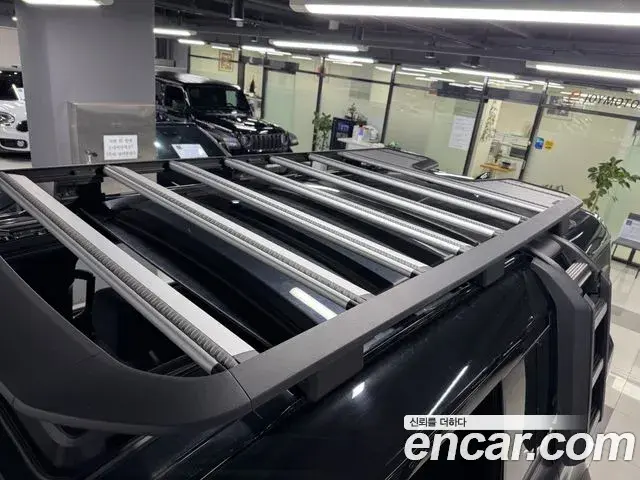 Land Rover Defender 2024 — Photo 6/19