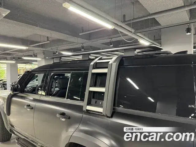 Land Rover Defender 2024 — Photo 17/19