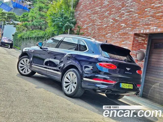 Bentley Bentayga 2021 — Photo 12/20