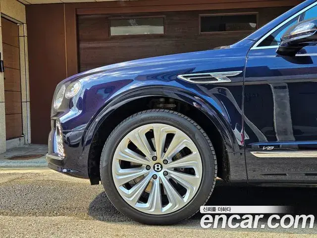 Bentley Bentayga 2021 — Photo 6/20