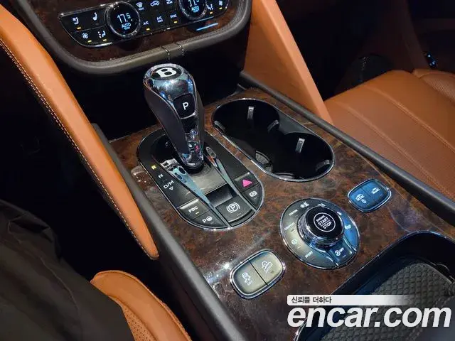 Bentley Bentayga 2021 — Photo 3/20
