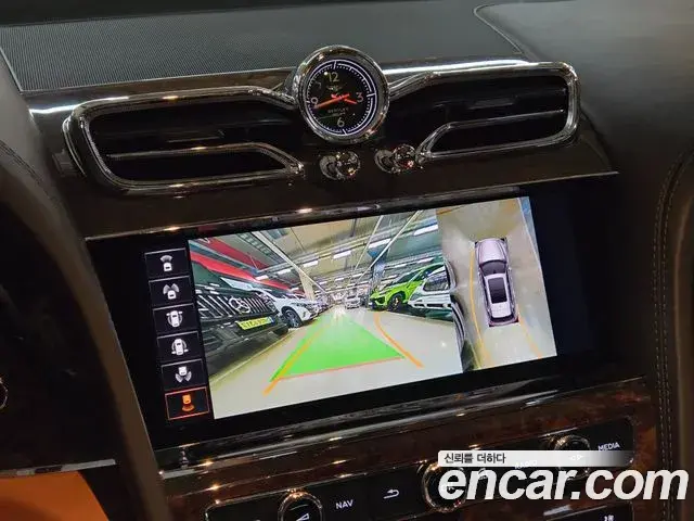 Bentley Bentayga 2021 — Photo 18/20