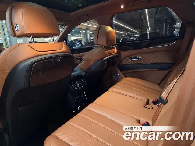 Bentley Bentayga 2021 — Photo 9/20