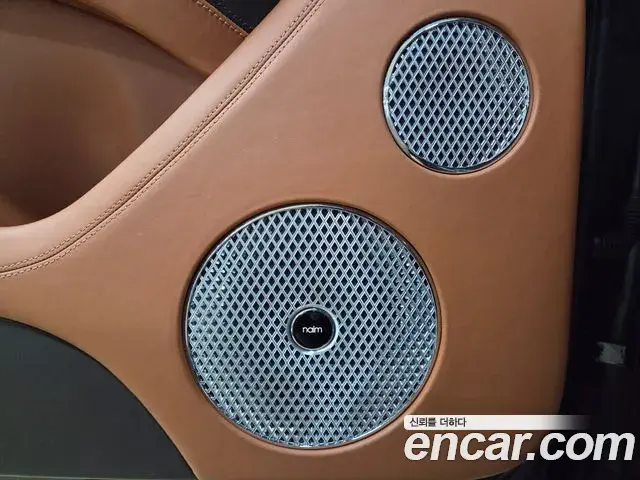 Bentley Bentayga 2021 — Photo 2/20