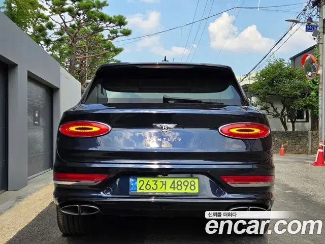 Bentley Bentayga 2021 — Photo 14/20
