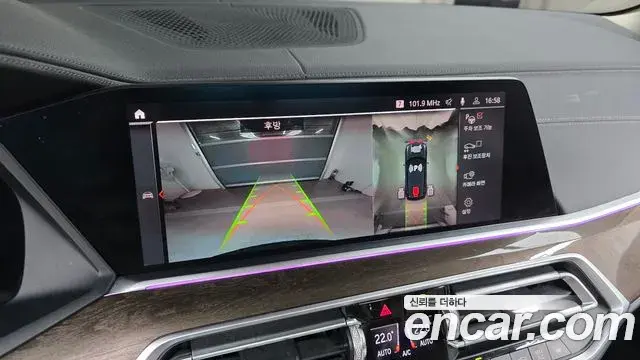 BMW X5 2022 — ფოტო 18/20
