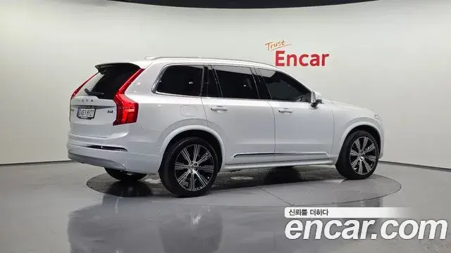 Volvo XC90 2022 — ფოტო 19/20
