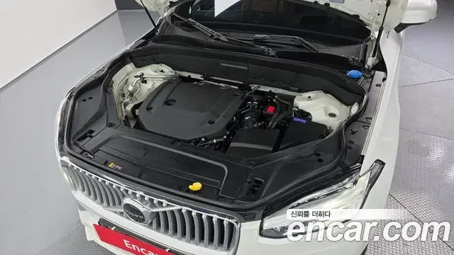 Volvo XC90 2022 — ფოტო 16/20
