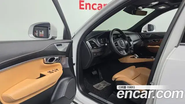 Volvo XC90 2022 — ფოტო 15/20