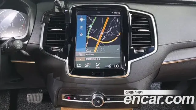 Volvo XC90 2022 — ფოტო 10/20