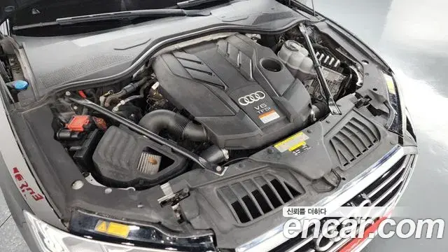 Audi A8 2019 — ფოტო 38/43