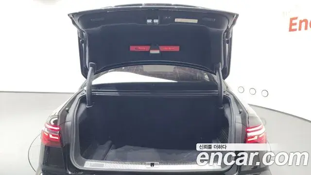 Audi A8 2019 — ფოტო 9/43