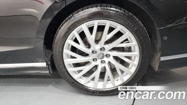 Audi A8 2019 — ფოტო 21/43