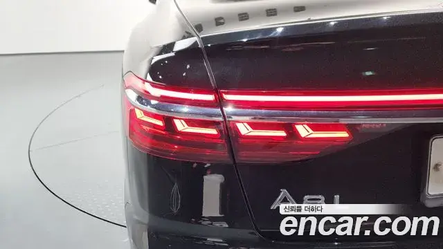 Audi A8 2019 — ფოტო 31/43