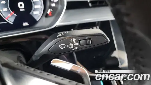 Audi A8 2019 — ფოტო 39/43