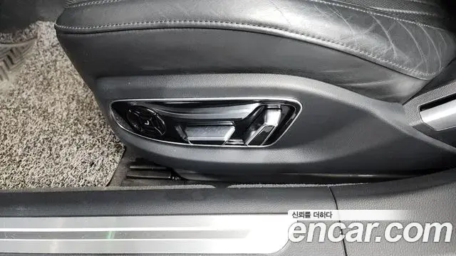 Audi A8 2019 — ფოტო 19/43