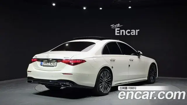 Mercedes-Benz S-Class 2023 — Photo 17/31