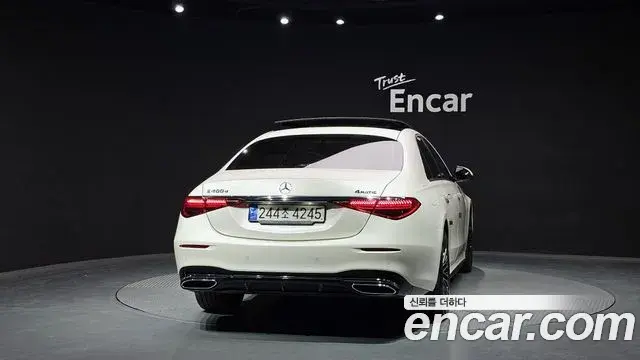 Mercedes-Benz S-Class 2023 — Photo 19/31