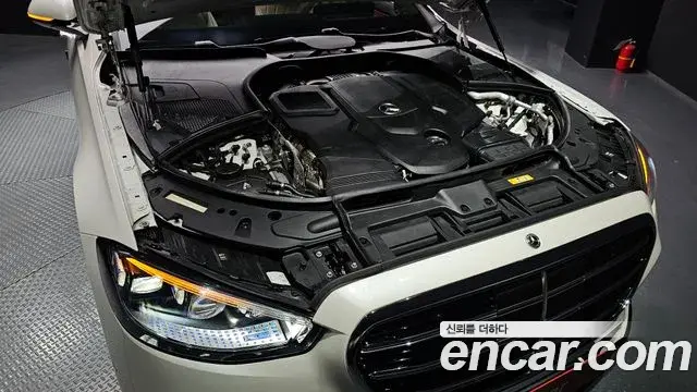 Mercedes-Benz S-Class 2023 — Photo 28/31