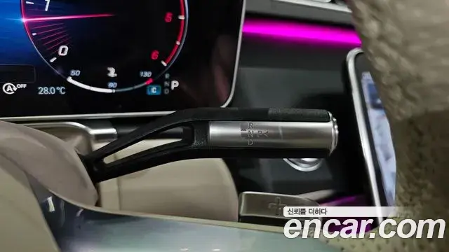 Mercedes-Benz S-Class 2023 — Photo 15/31