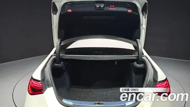 Mercedes-Benz S-Class 2023 — Photo 6/31