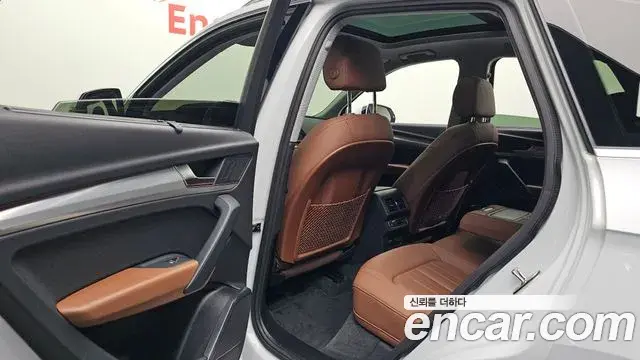 Audi Q5 2022 — Şəkil 18/20