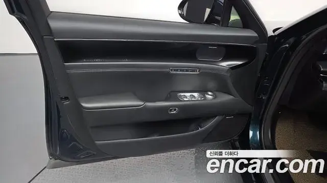 Genesis G90 2022 — ფოტო 18/38