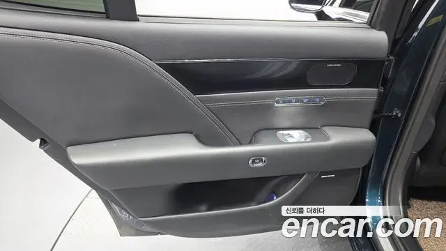 Genesis G90 2022 — ფოტო 9/38