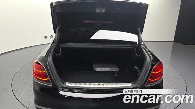 Kia The K9 2019 — Photo 20/20