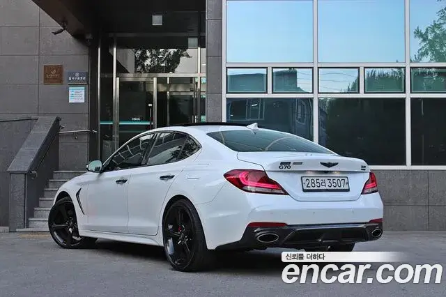 Genesis G70 2019 — Photo 15/20