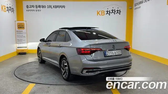 Volkswagen Jetta 2023 — Şəkil 13/19