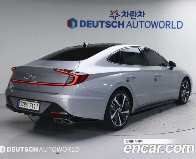 Hyundai Sonata Hybrid 2023 — ფოტო 19/20
