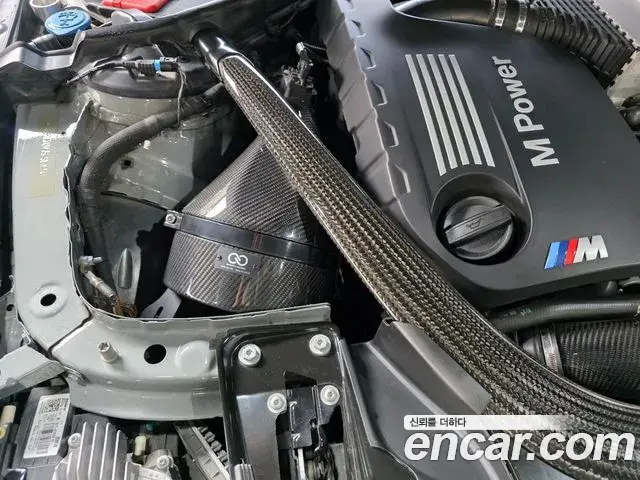 BMW M3 2018 — ფოტო 13/17