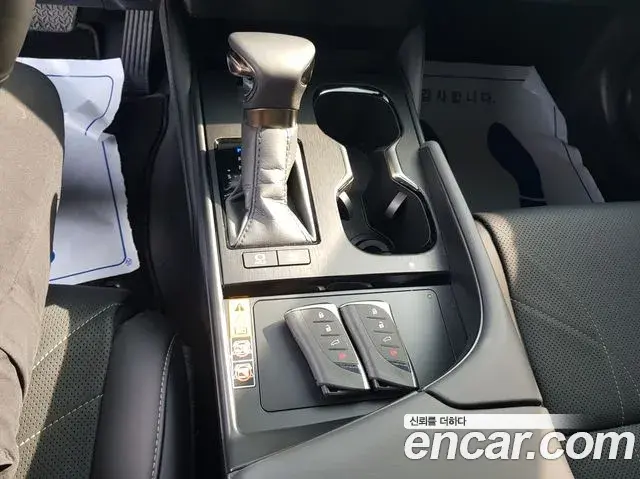 Lexus ES300h 2025 — Şəkil 19/20