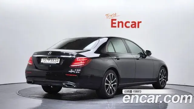 Mercedes-Benz E-Class 2020 — Фото 2/20