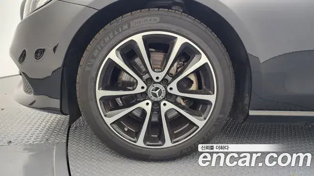 Mercedes-Benz E-Class 2020 — Фото 5/20
