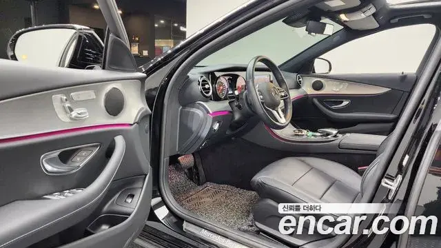 Mercedes-Benz E-Class 2020 — Фото 10/20