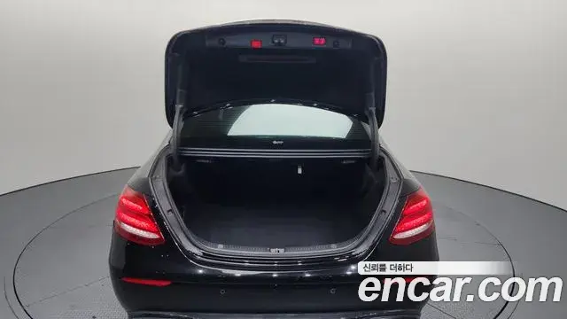 Mercedes-Benz E-Class 2020 — Фото 20/20
