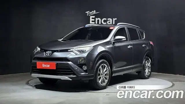 Toyota RAV4 2018 — Photo 1/20